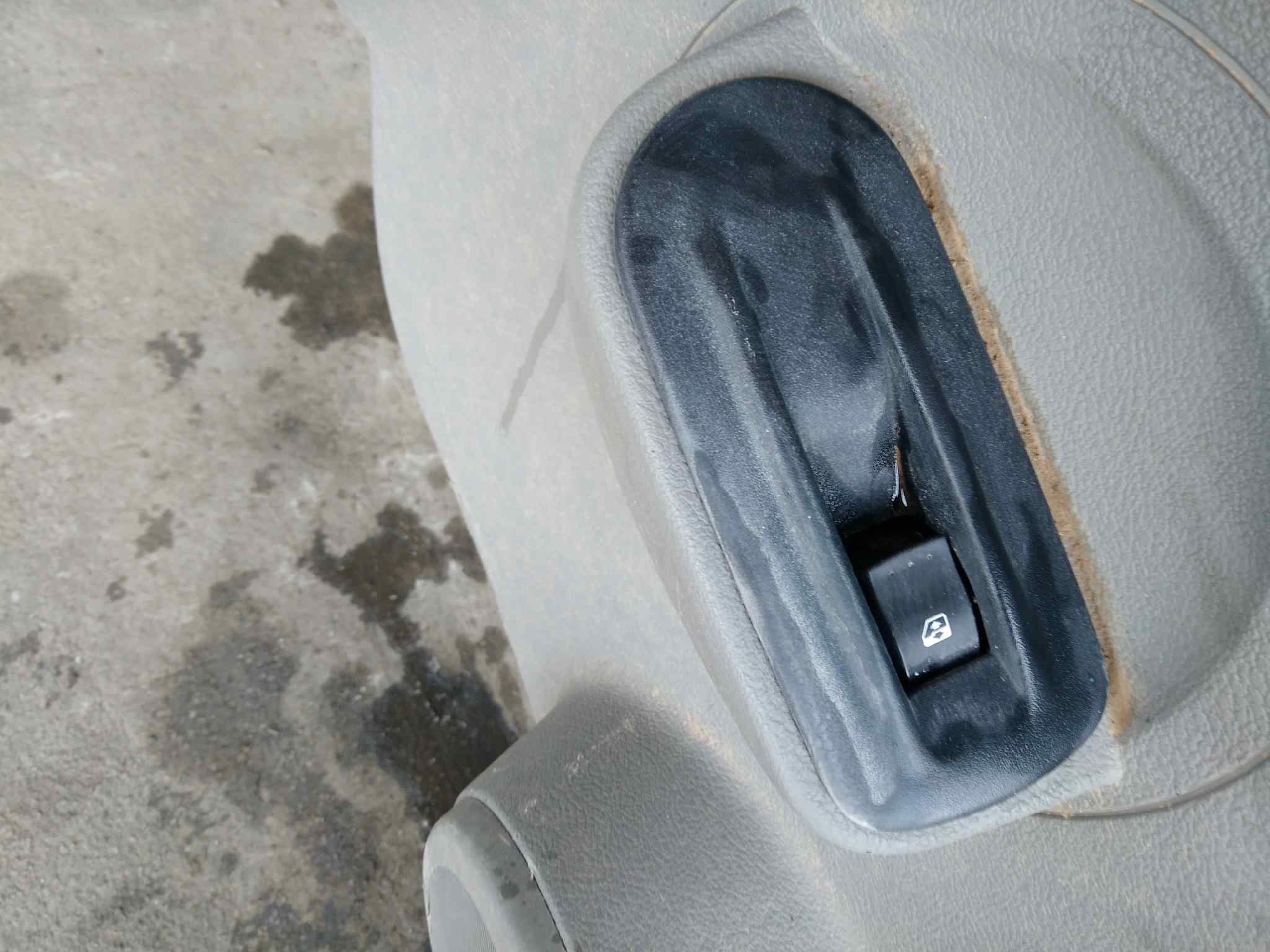 MANDO ELEVALUNAS DELANTERO DERECHO