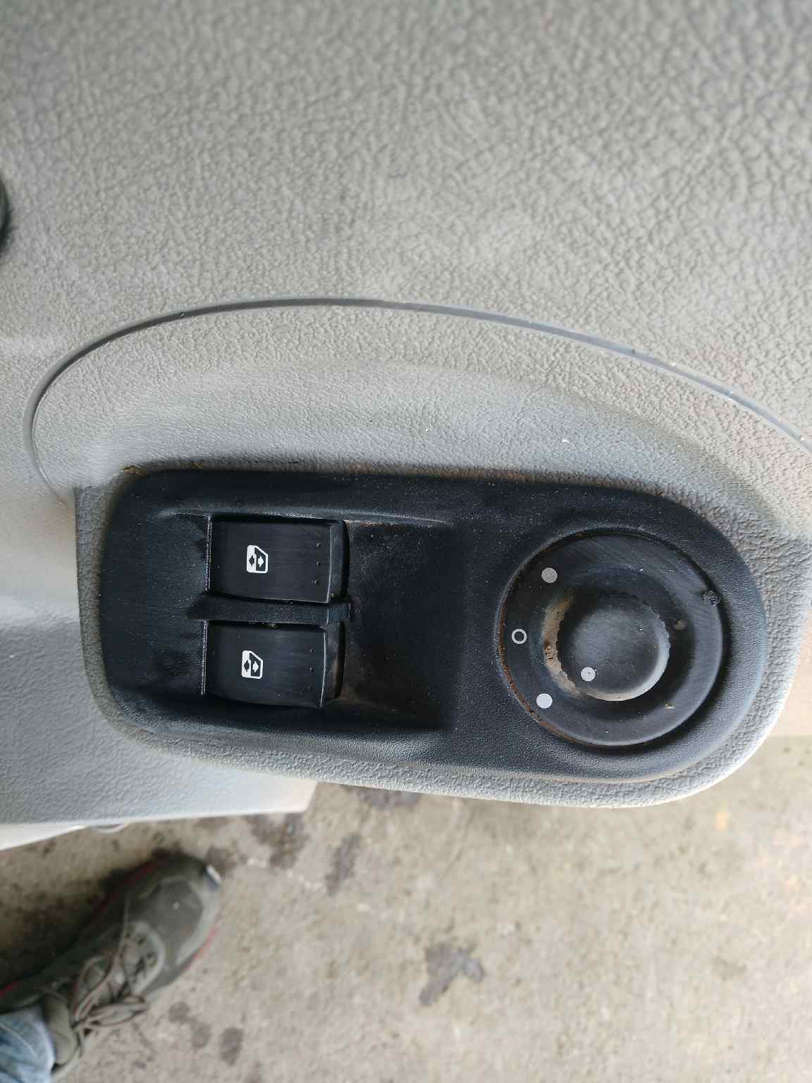 ELEVALUNAS DELANTERO IZQUIERDO