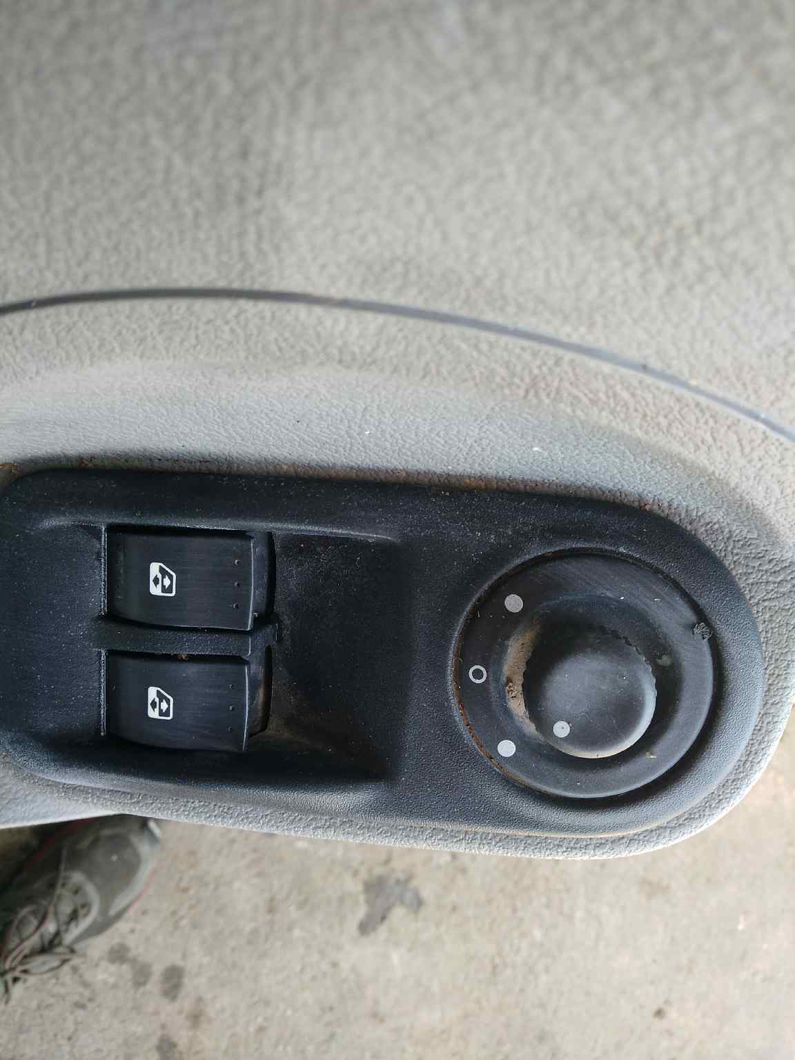 MANDO ELEVALUNAS DELANTERO IZQUIERDO 