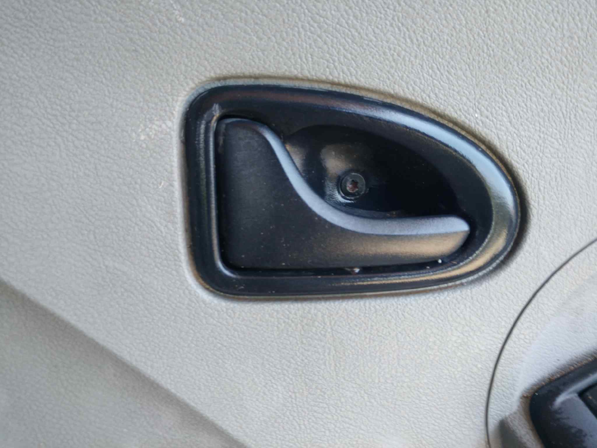 MANETA INTERIOR DELANTERA IZQUIERDA