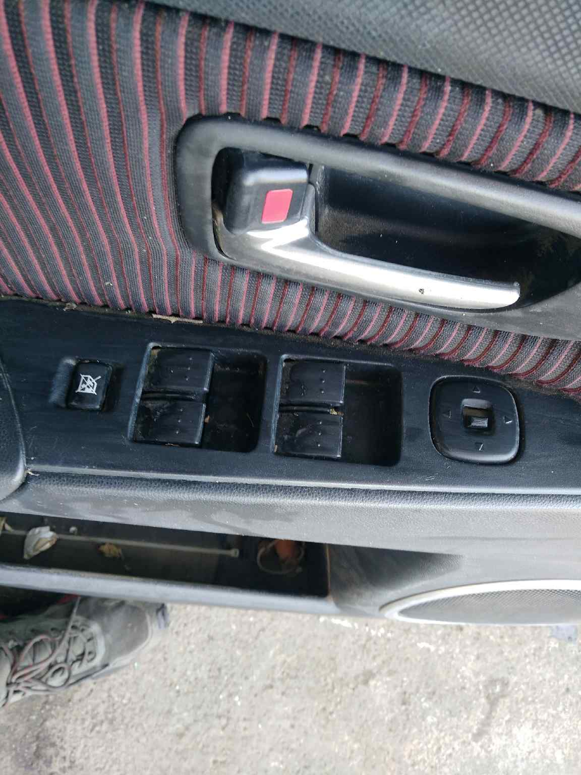 MANDO ELEVALUNAS DELANTERO IZQUIERDO 