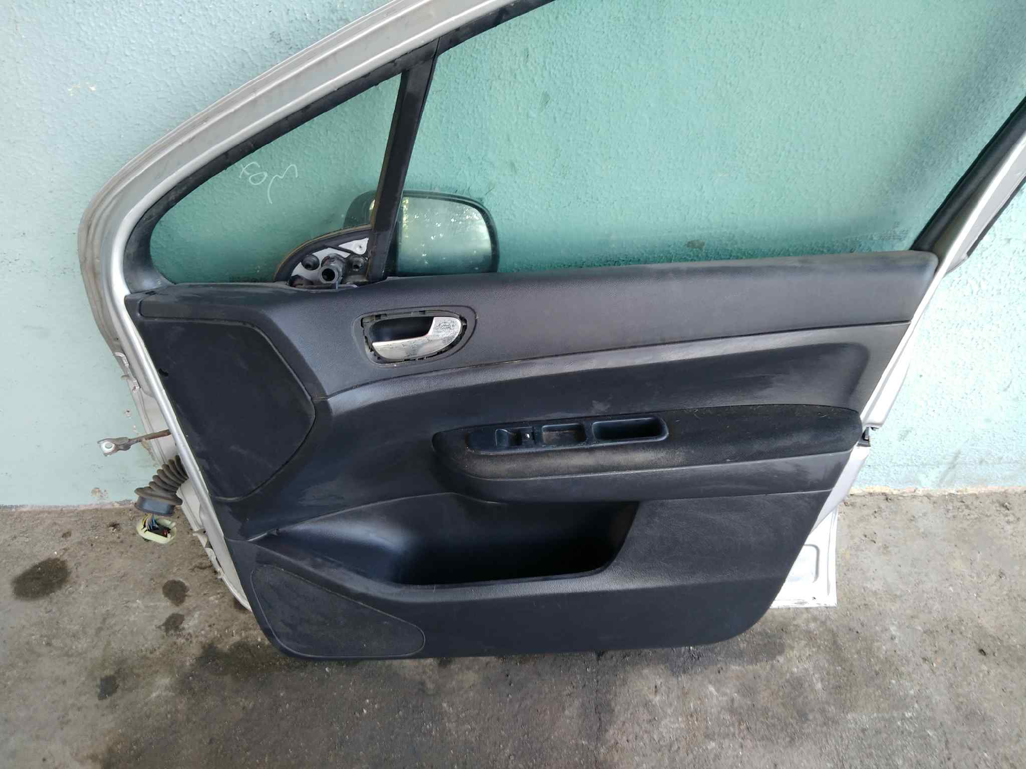 GUARNECIDO PUERTA DELANTERA DERECHA