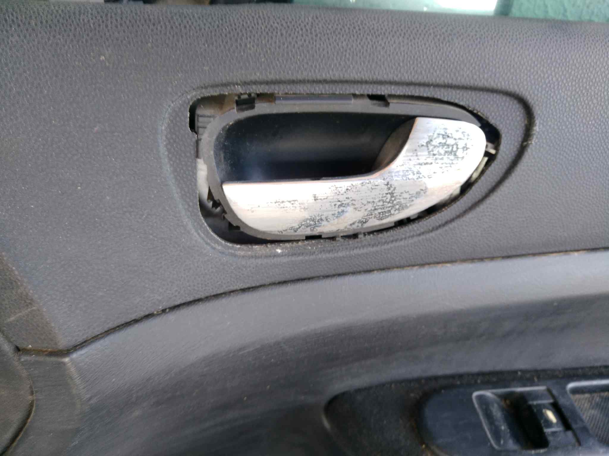 MANETA INTERIOR DELANTERA DERECHA