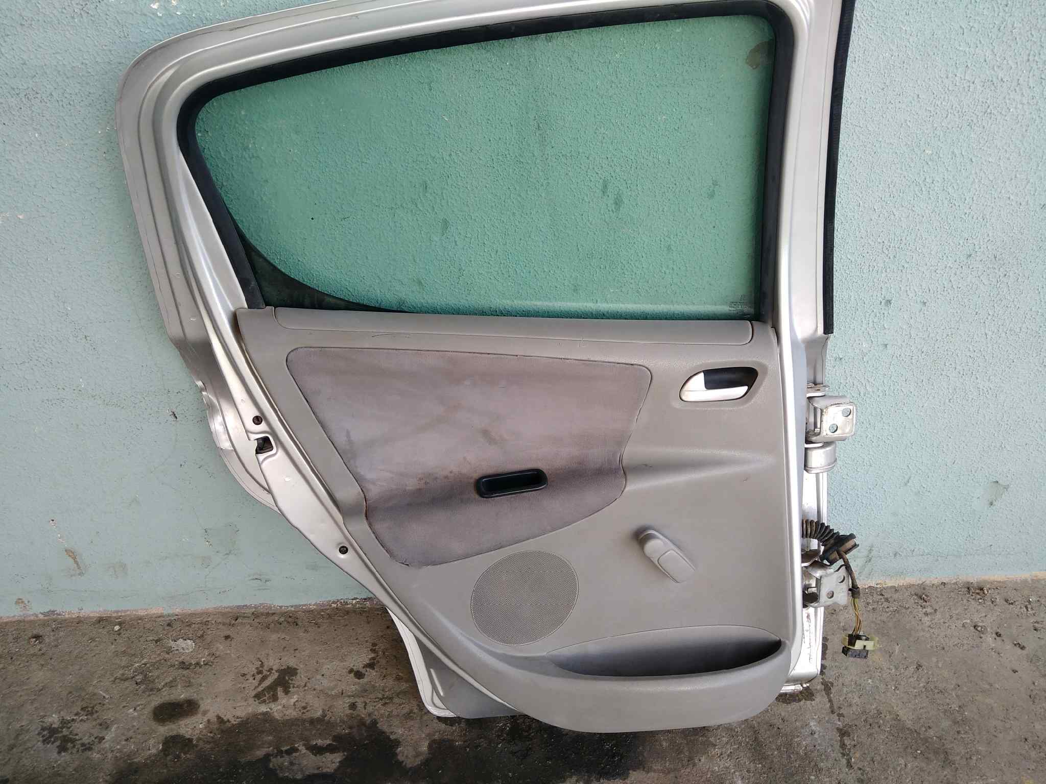 GUARNECIDO PUERTA TRASERA IZQUIERDA