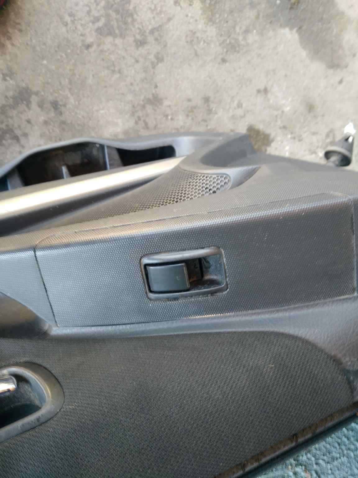 MANDO ELEVALUNAS DELANTERO DERECHO