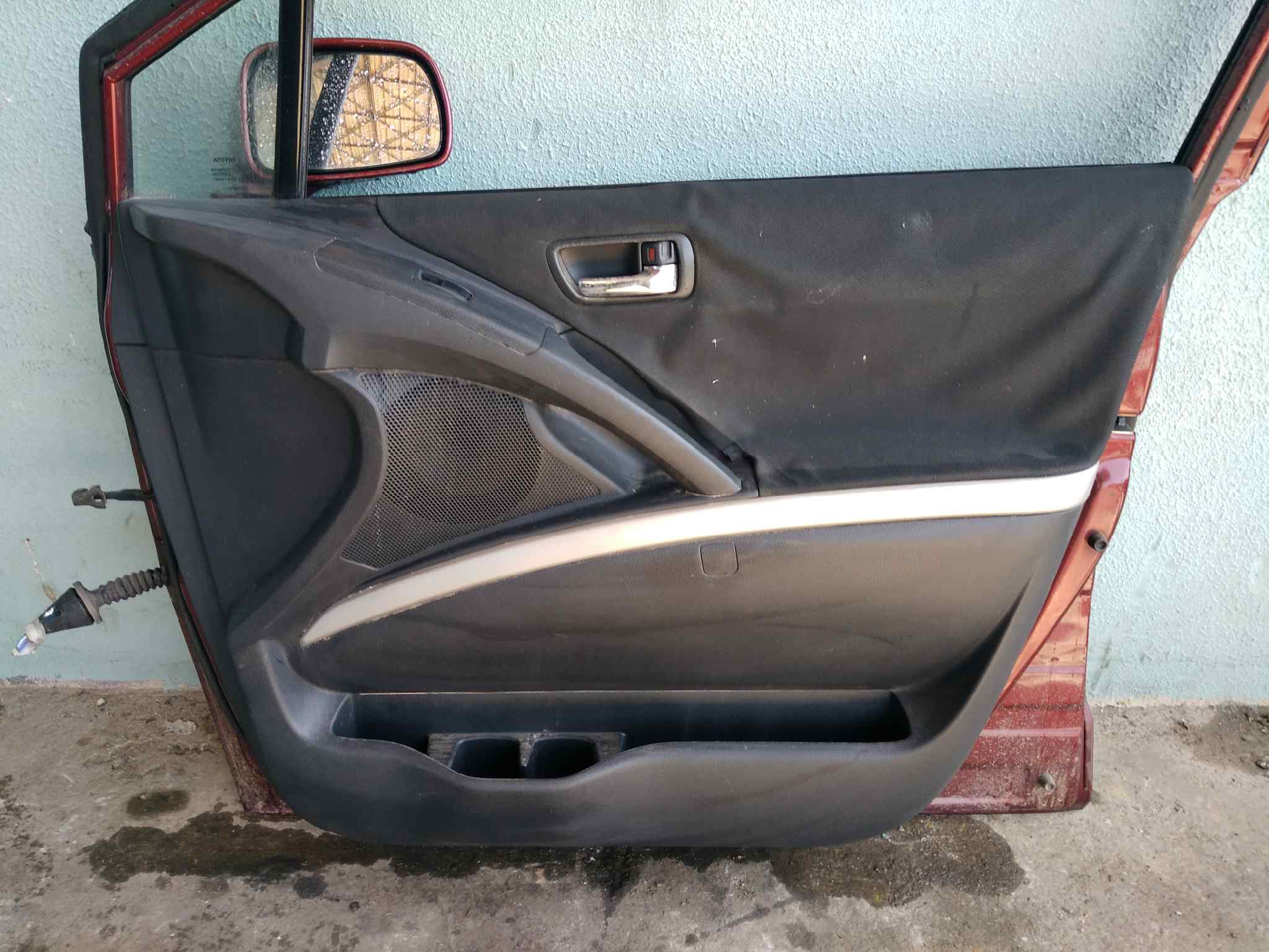 GUARNECIDO PUERTA DELANTERA DERECHA