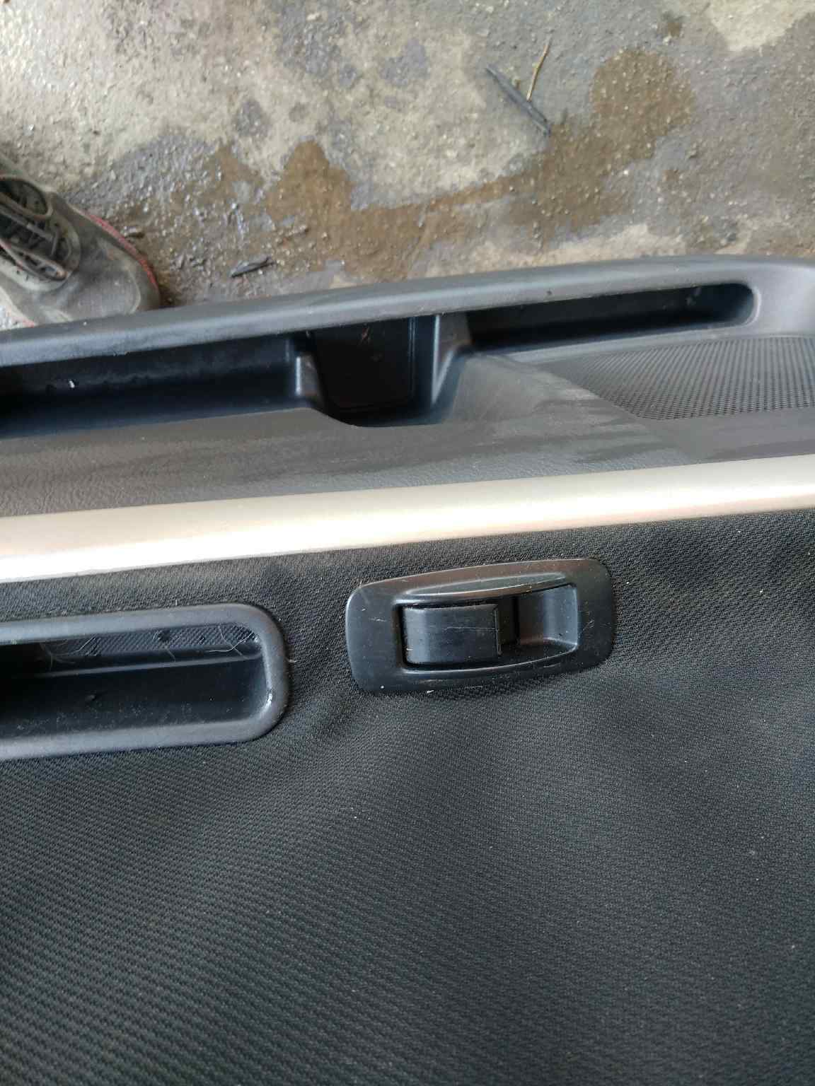 ELEVALUNAS TRASERO DERECHO