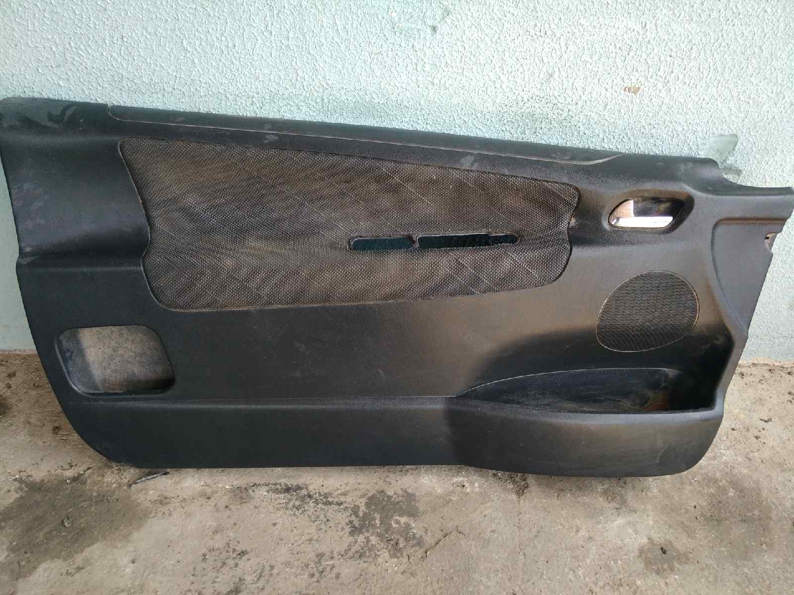 GUARNECIDO PUERTA DELANTERA IZQUIERDA