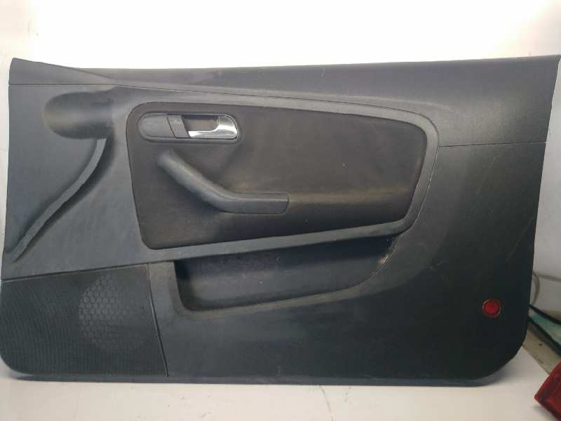 GUARNECIDO PUERTA DELANTERA DERECHA