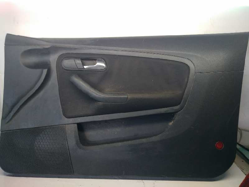 GUARNECIDO PUERTA DELANTERA DERECHA