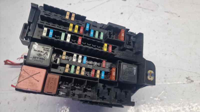 CAJA RELES - FUSIBLES