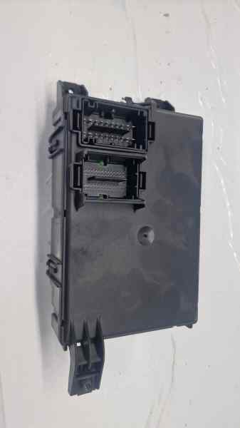 CAJA RELES - FUSIBLES