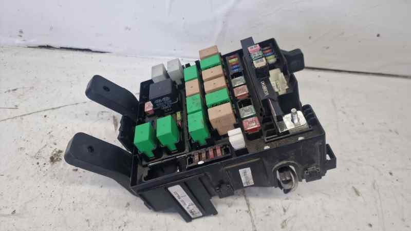 CAJA RELES - FUSIBLES