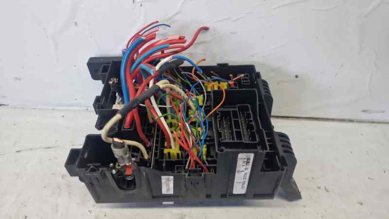 CAJA RELES - FUSIBLES