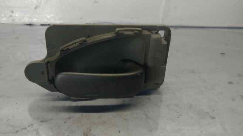 MANETA INTERIOR DELANTERA DERECHA