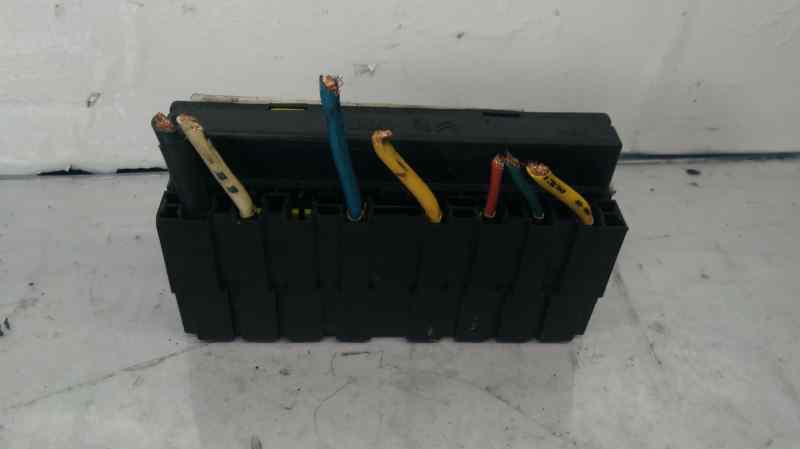 CAJA RELES - FUSIBLES