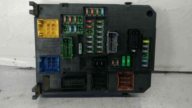 CAJA RELES - FUSIBLES