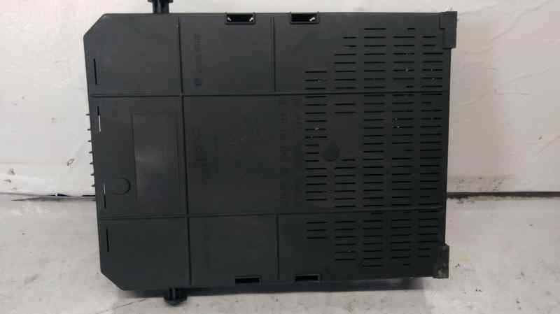 CAJA RELES - FUSIBLES