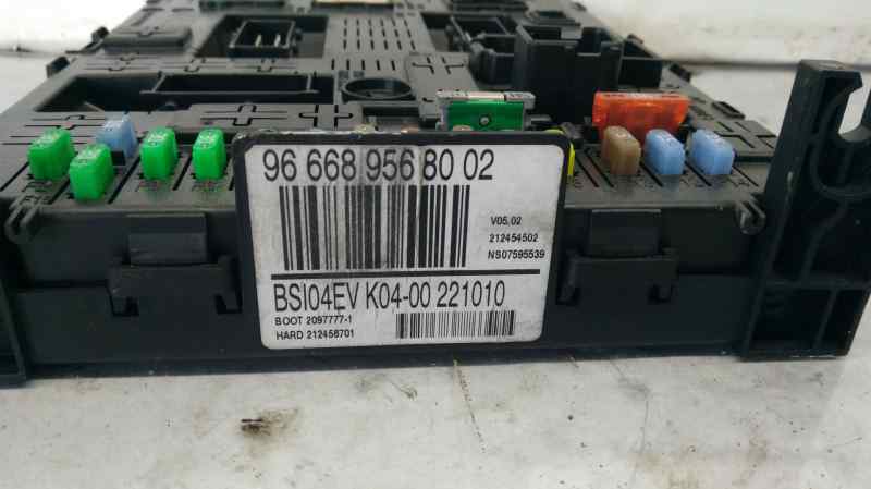 CAJA RELES - FUSIBLES