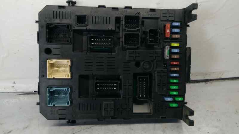 CAJA RELES - FUSIBLES