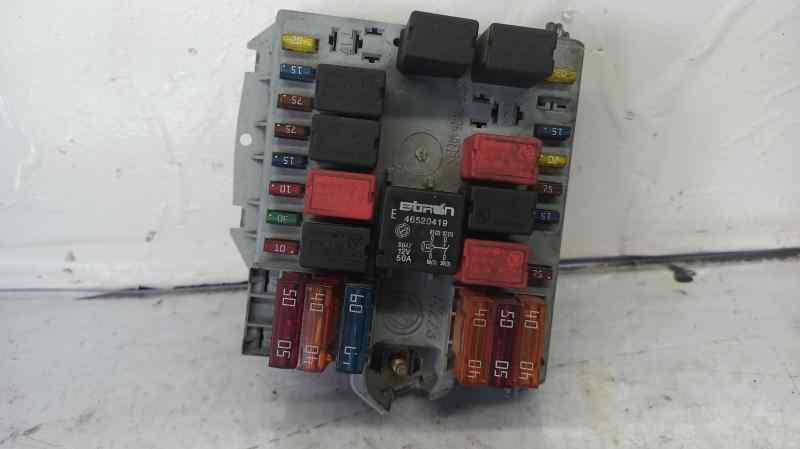 CAJA RELES - FUSIBLES