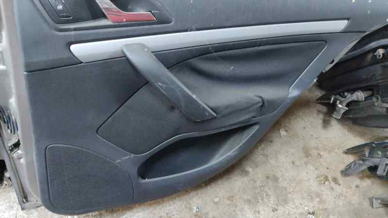 GUARNECIDO PUERTA TRASERA DERECHA