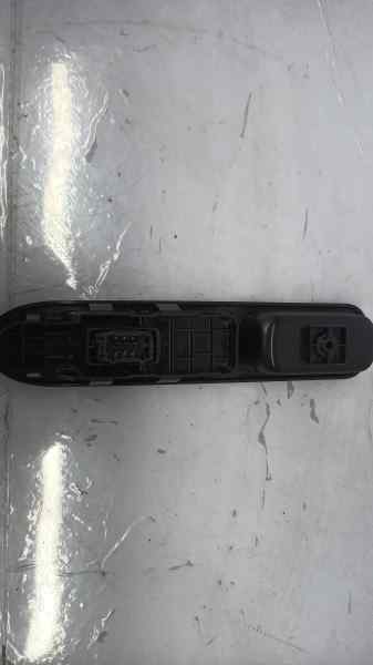 MANDO ELEVALUNAS DELANTERO DERECHO