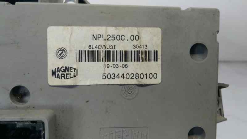 CAJA RELES - FUSIBLES