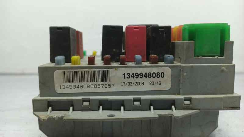 CAJA RELES - FUSIBLES