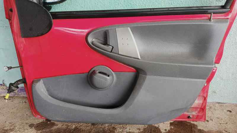 GUARNECIDO PUERTA DELANTERA DERECHA