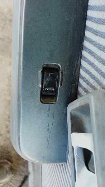 MANDO ELEVALUNAS DELANTERO DERECHO NISSAN PATROL (K-W160)