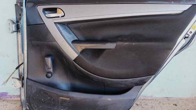 GUARNECIDO PUERTA TRASERA DERECHA