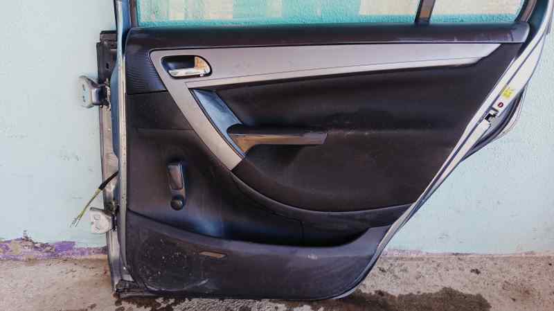 GUARNECIDO PUERTA TRASERA DERECHA