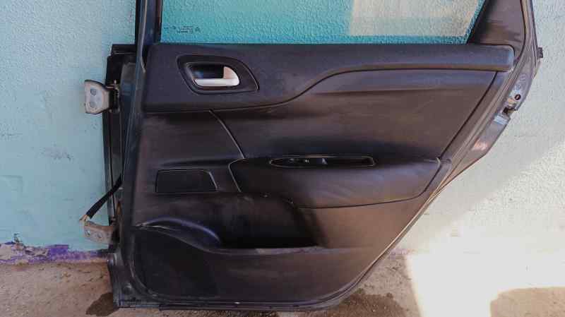 GUARNECIDO PUERTA TRASERA DERECHA