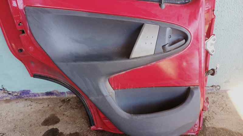 GUARNECIDO PUERTA TRASERA IZQUIERDA