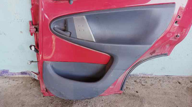 GUARNECIDO PUERTA TRASERA DERECHA