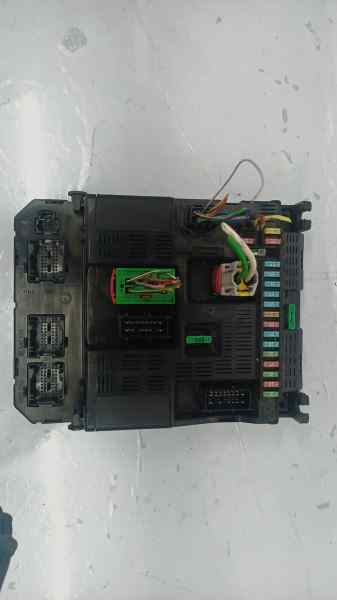 CAJA RELES - FUSIBLES