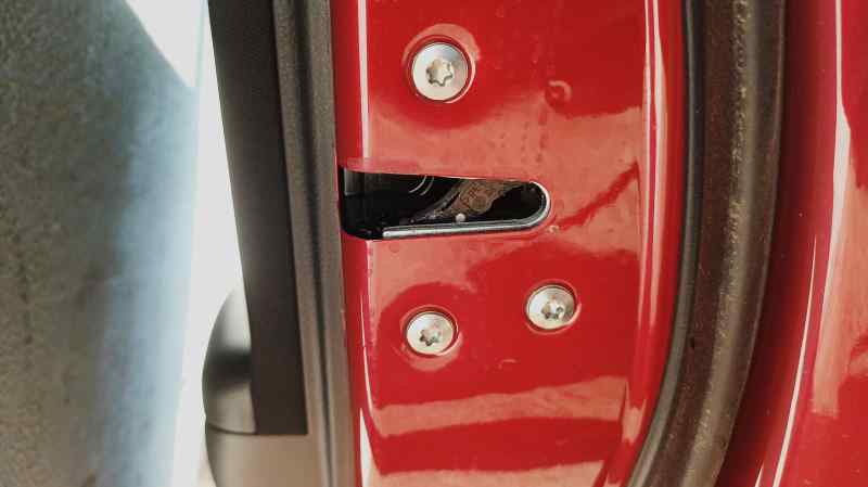 CERRADURA PUERTA TRASERA DERECHA 