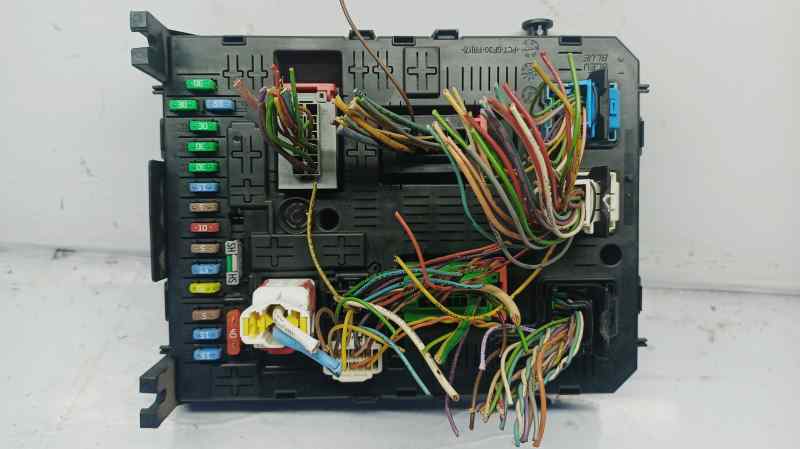 CAJA RELES - FUSIBLES