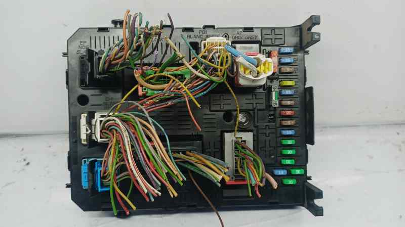 CAJA RELES - FUSIBLES