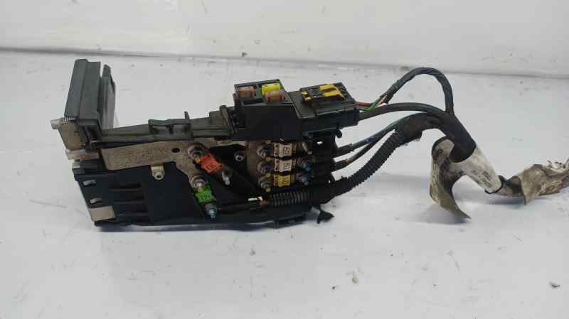 CAJA RELES - FUSIBLES