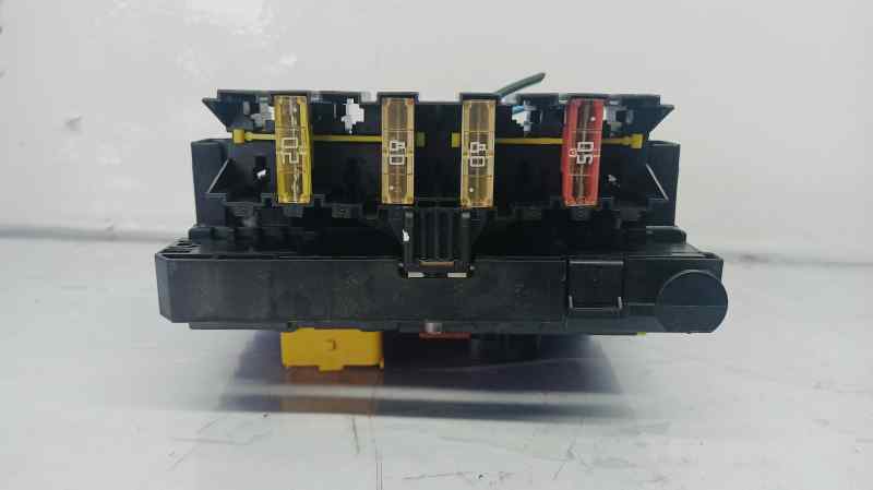 CAJA RELES - FUSIBLES