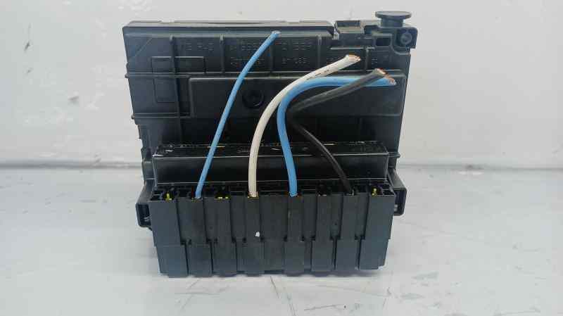 CAJA RELES - FUSIBLES