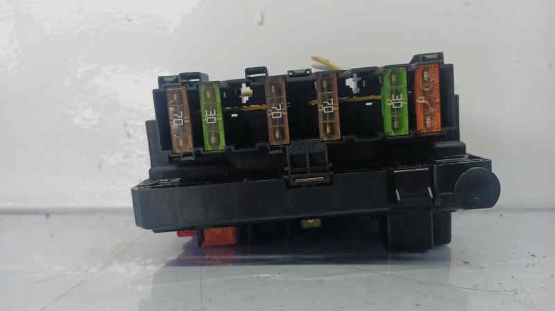 CAJA RELES - FUSIBLES