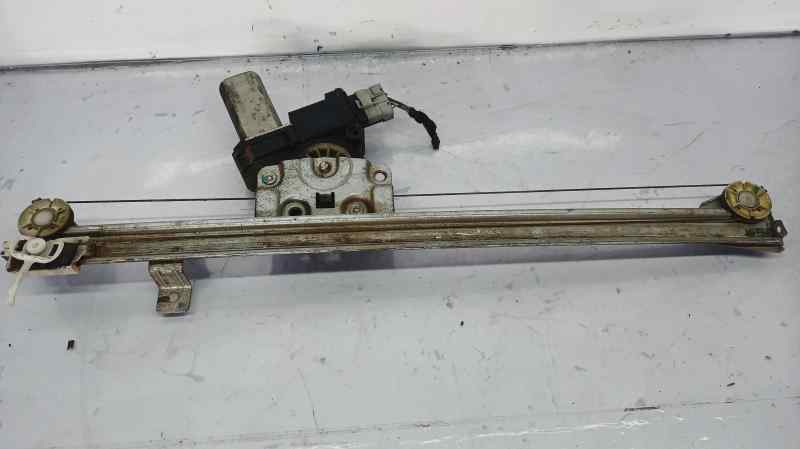 ELEVALUNAS DELANTERO DERECHO