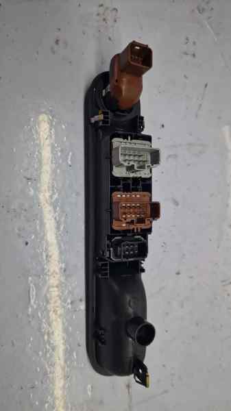 MANDO ELEVALUNAS DELANTERO IZQUIERDO 