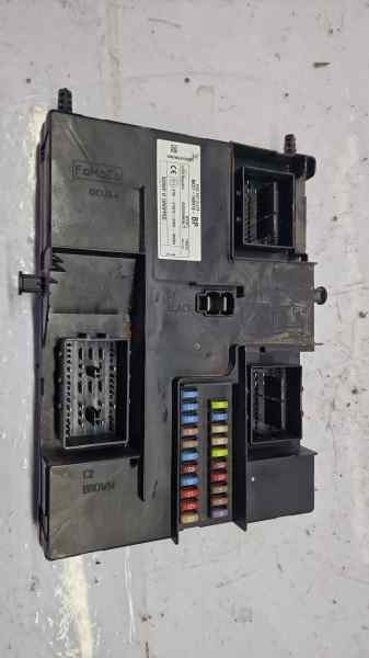 CAJA RELES - FUSIBLES