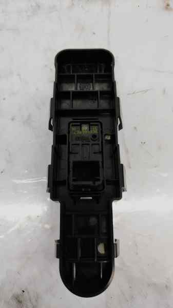 MANDO ELEVALUNAS DELANTERO DERECHO