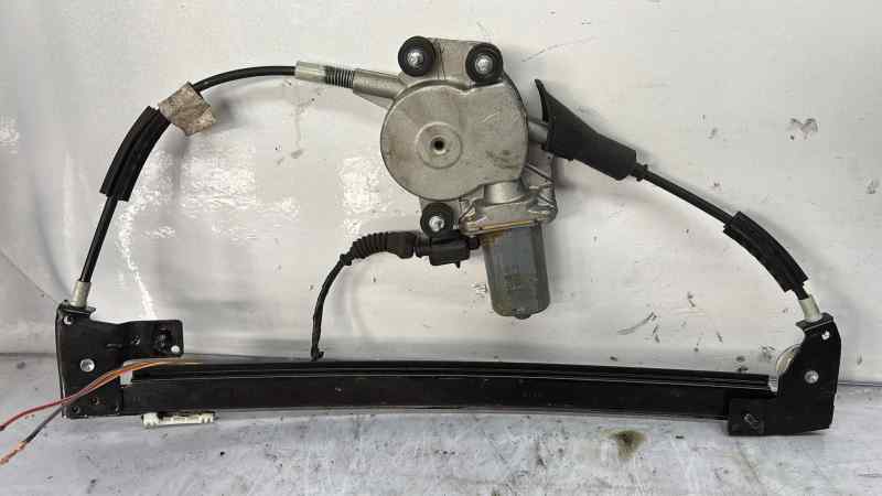 ELEVALUNAS DELANTERO IZQUIERDO