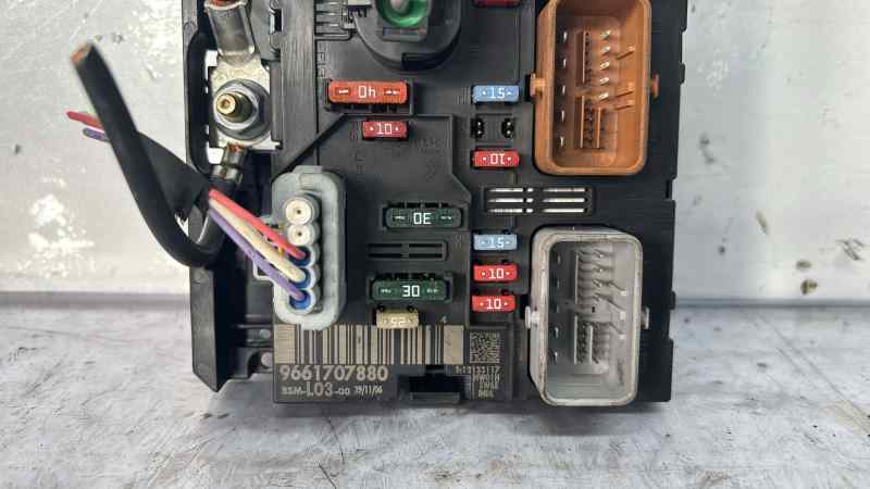 CAJA RELES - FUSIBLES